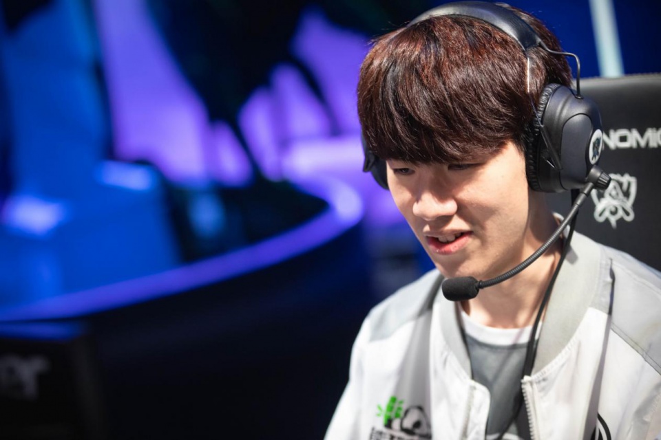 电竞比分EliGE：我不认为s1mple打完这次比赛后就会说“不想打了”